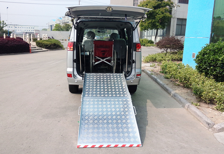 BMWR-2 手動2折輪椅上車導(dǎo)板